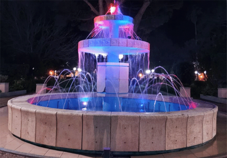 La Comuna reparó y puso en funcionamiento las dos fuentes de la plaza