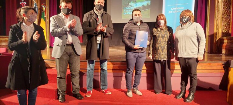 Alan Tramannoni presente en la presentación del boleto educativo rural