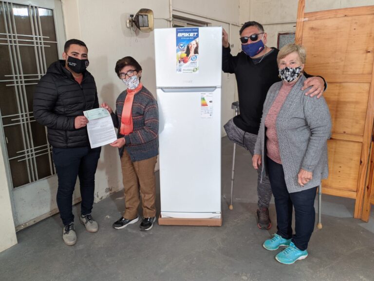 Gestión comunal con la Senadora para adquirir una heladera para el Centro de Jubilados