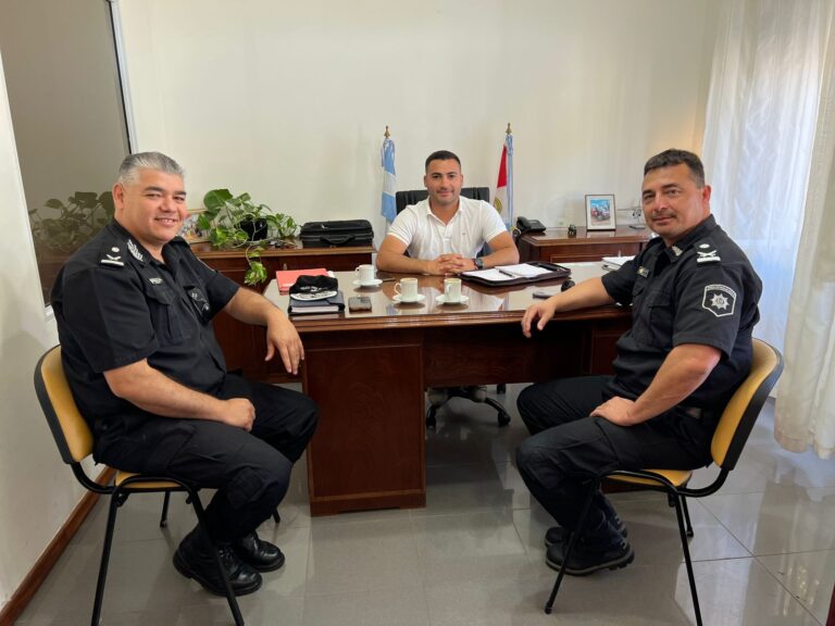 TRAMANNONI Y LA REUNION CON LA CUPULA POLICIAL – Gestiones por la comisaria, nuevo móvil y hechos de vandalismo