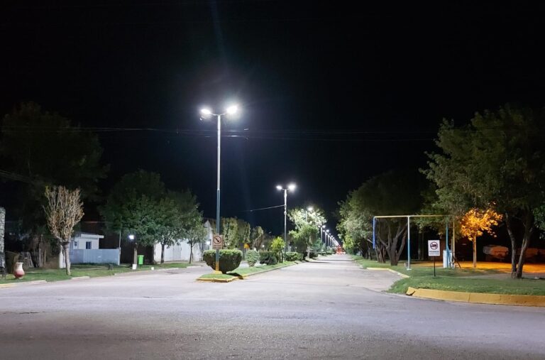 LOS CARDOS – La comuna iluminó la Avenida San Martín