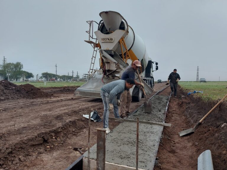 Ya se hace el cordón cuneta en la cortada del nuevo loteo