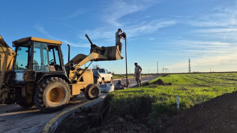 El nuevo loteo del noroeste de Los Cardos avanza con obras de iluminación