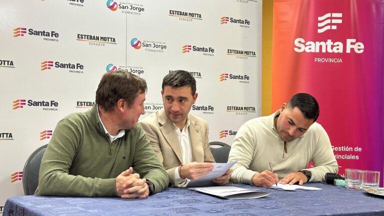 Tramannoni presente en el acto para la modalidad de firma digital