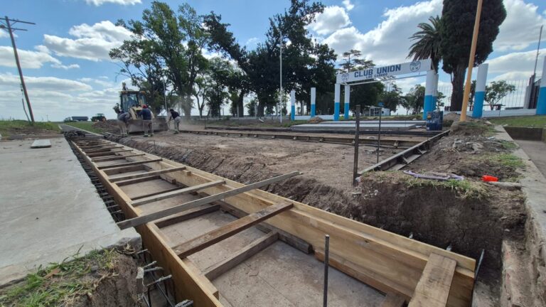 Notorios avances en la obra de desagües de calle San Martín