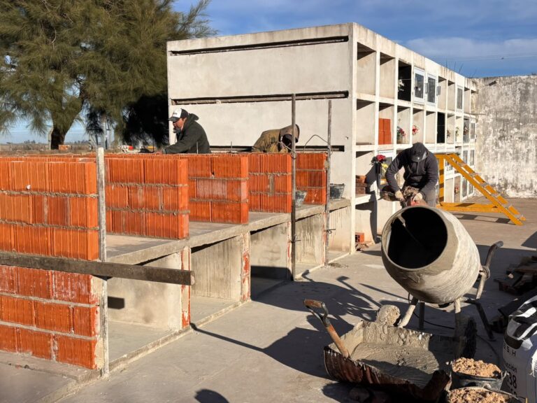 La Comuna de Los Cardos construye 20 nuevos nichos en el cementerio local con recursos propios